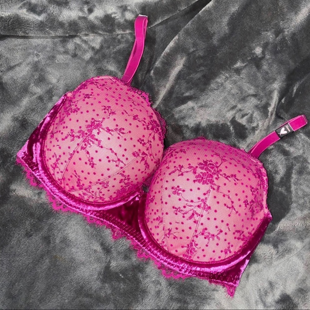 NEW W/ TAGS velvet lace VS bra *32DDD*